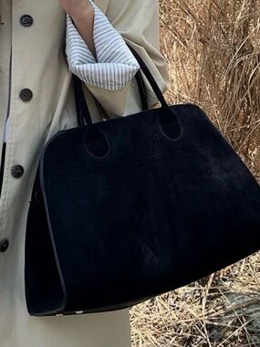 Crescent SatchelTote color black  Onlvye Trendy faux suede.